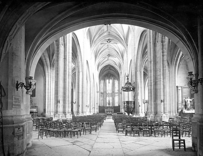 Intérieur de l'église Notre-Dame de Bourg-en-Bresse