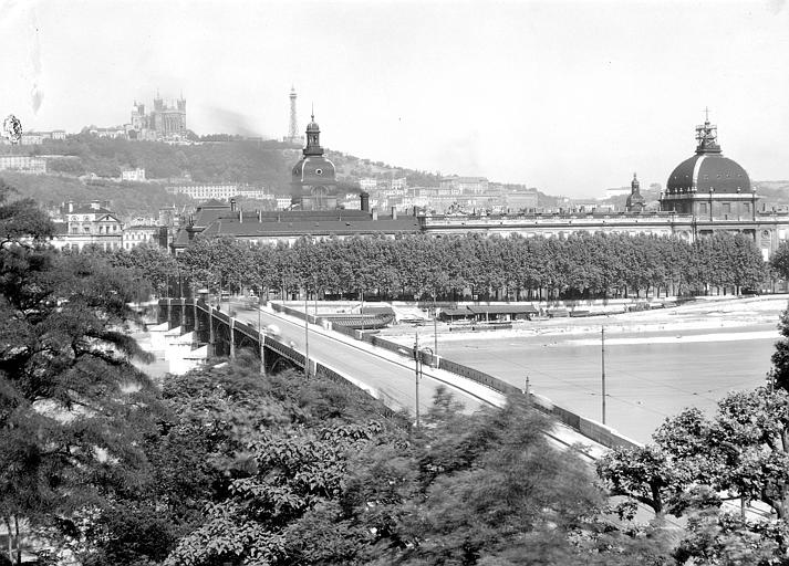 L'Hôtel-Dieu, au-delà du pont de la Guillotière