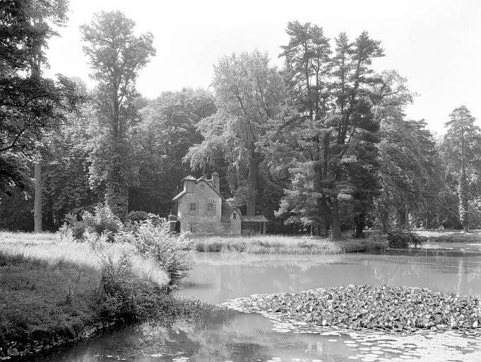 Lac du Petit Trianon et moulin