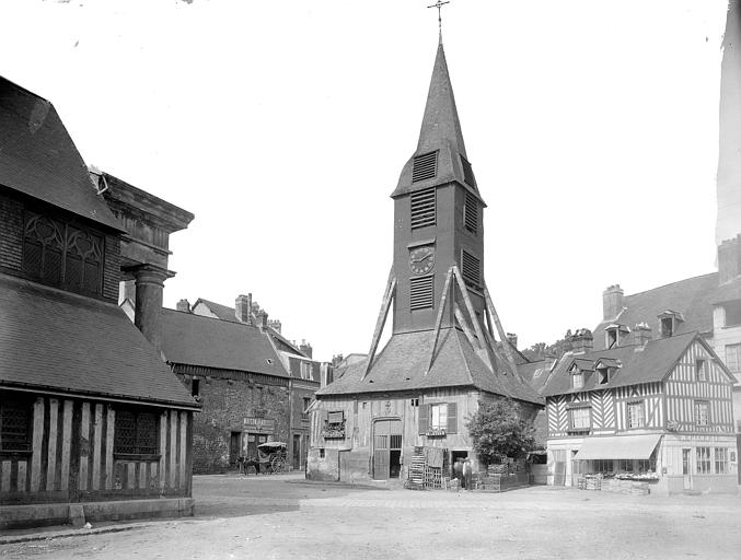 Clocher vu de la place