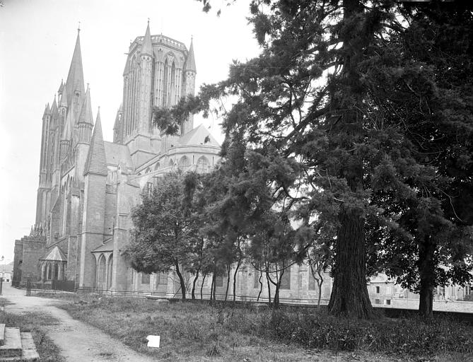 Vue extérieure depuis l'abside