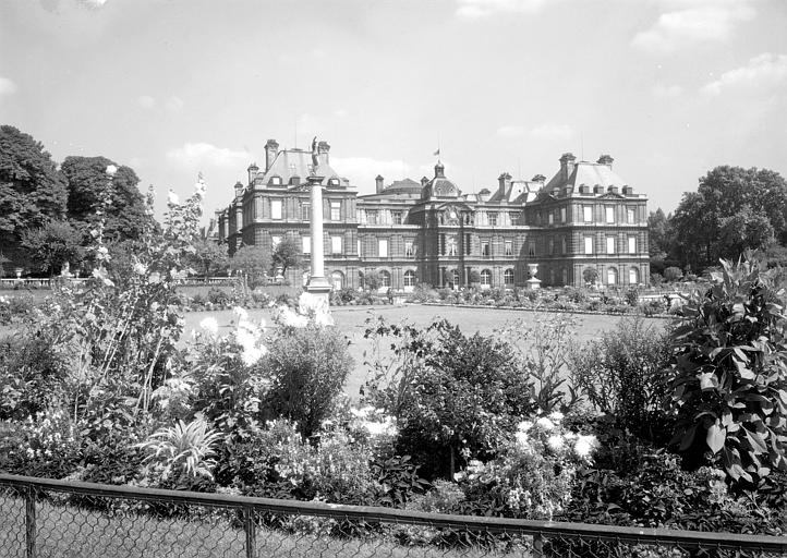 Vue d'ensemble de la façade côté jardin