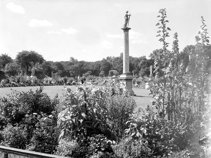 Statue dans le jardin