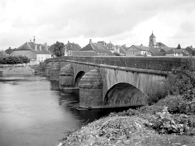 Vue depuis le pont sur l'Ognon