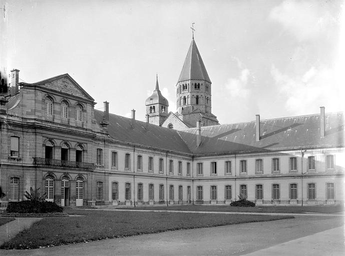 Bâtiments conventuels, cour d'honneur, angle sud-est