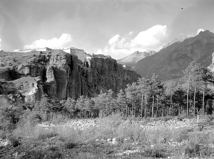 Vue générale depuis la plaine