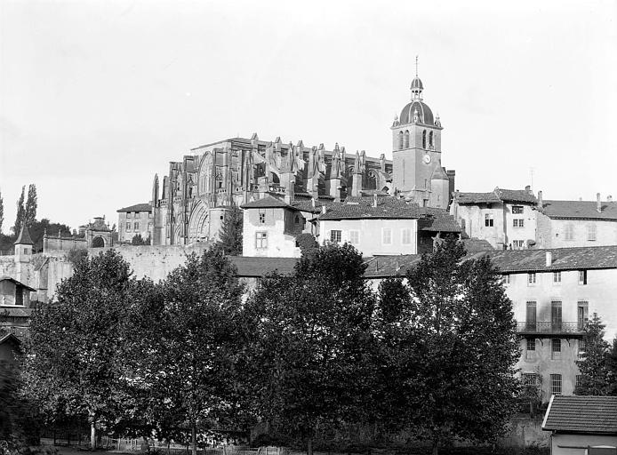 Vue générale de l'abbaye, prise de la route