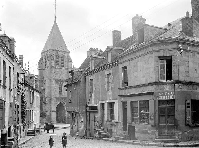 Façade occidentale : clocher-porche