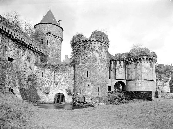 Porte Notre-Dame et tour Plesguen