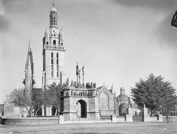 Eglise Saint-Germain, calvaire et ossuaire