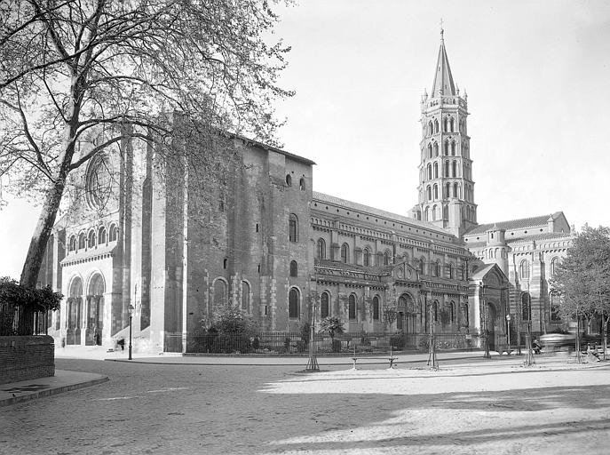 Détails de façade et clocher