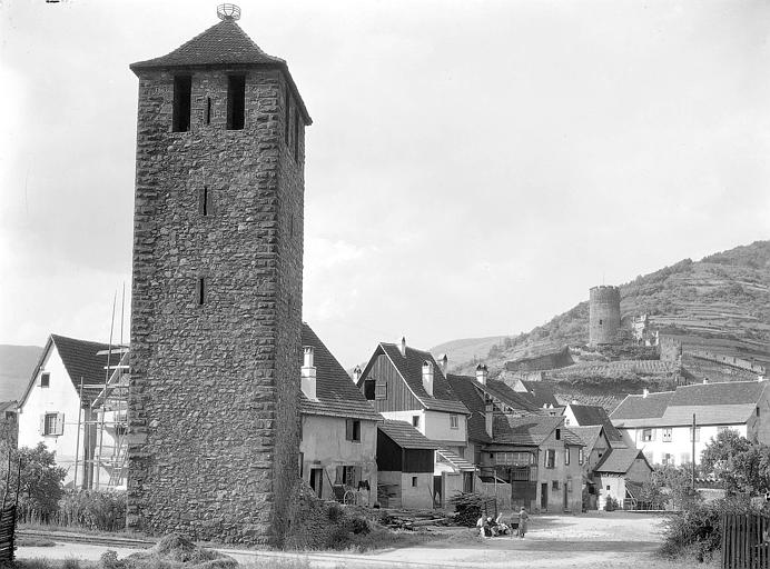 Tour du XIVe, donjon en arrière-plan