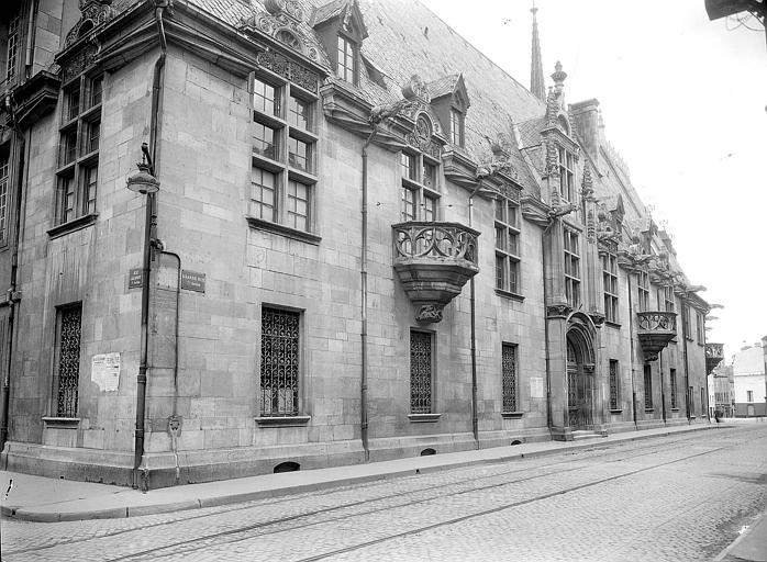 Façade bordant la Grande Rue