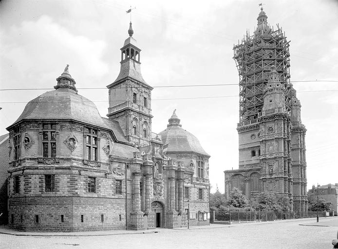 De gauche à droite : ancien pavillon d'entrée de l'Abbaye, l'échevinage, tour et ensemble de l'ancienne abbatiale