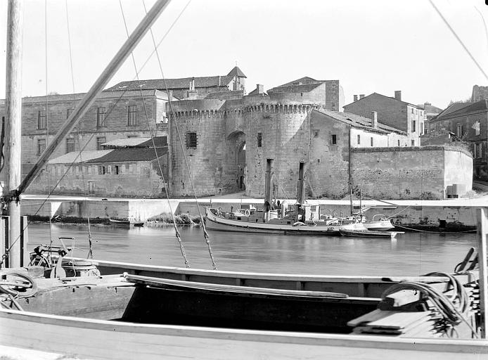 Vue d'ensemble depuis la rive droite.