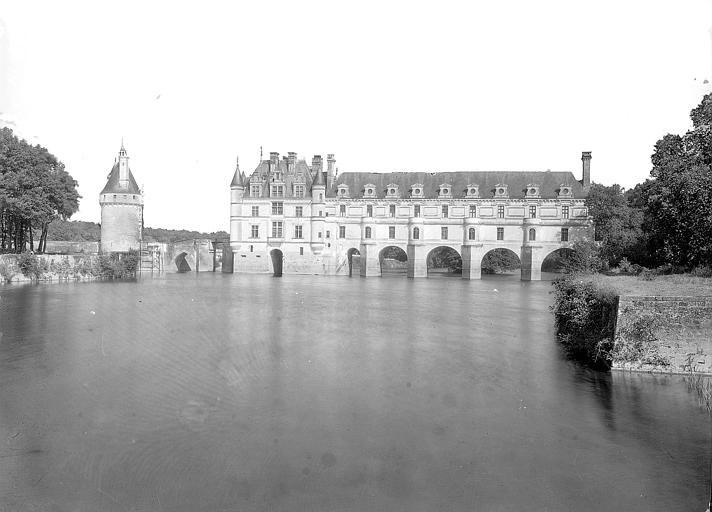 Façade sur le Cher