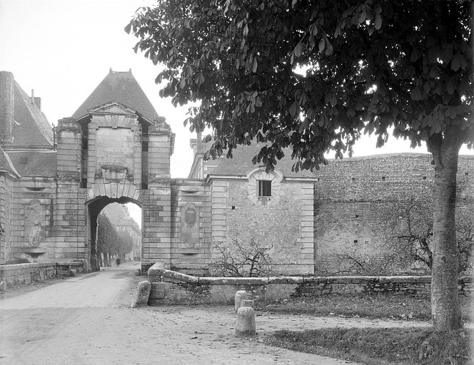 Porte de Chinon