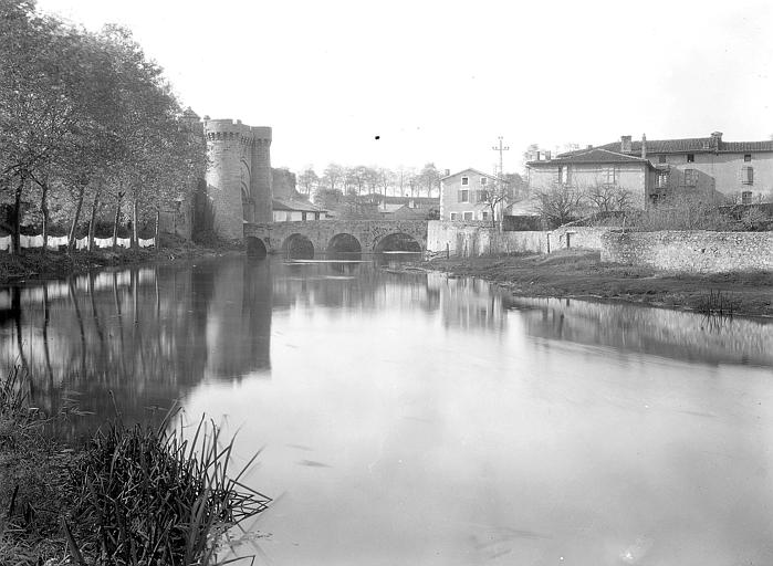 Porte et pont Saint-Jacques sur le Thouet