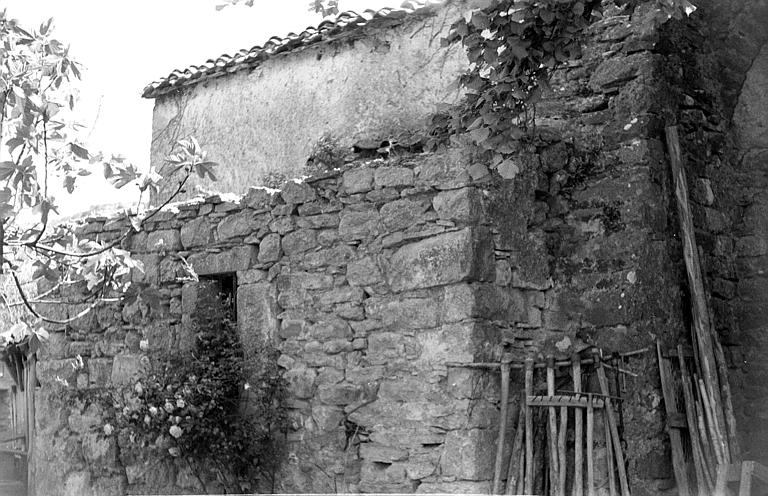 Sacristie en ruines, côté nord