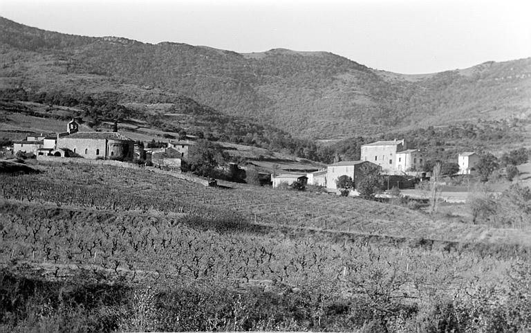 Vue générale du château avec le château et l'église