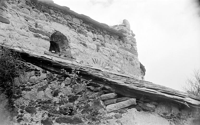 Ouverture dans la façade sud et toiture de la sacristie