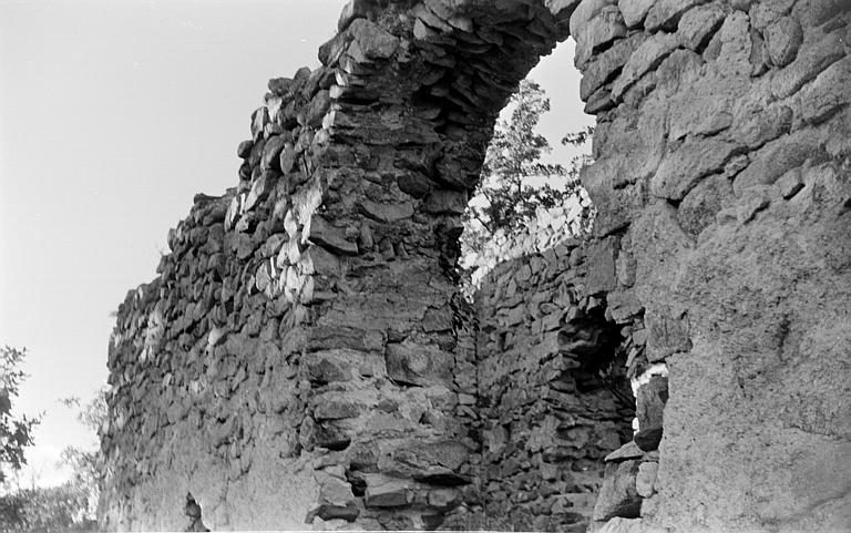 Mur extérieur de la nef et entrée