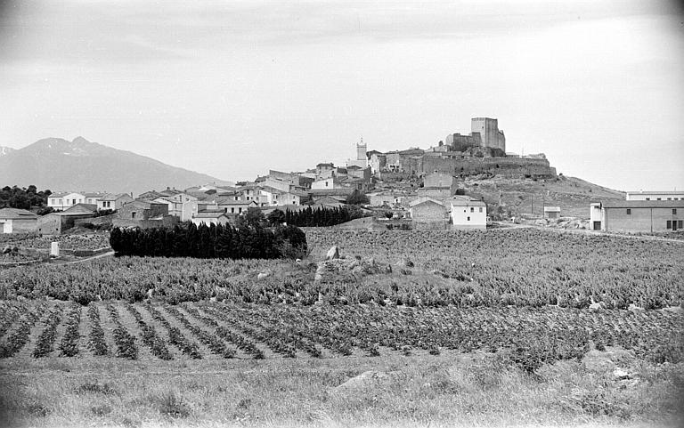 Vue générale du château et du village