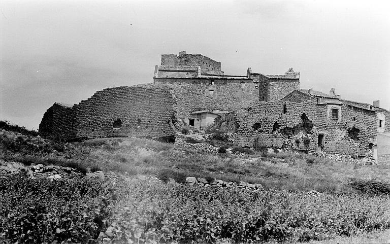 Vue d'ensemble du château et des remparts