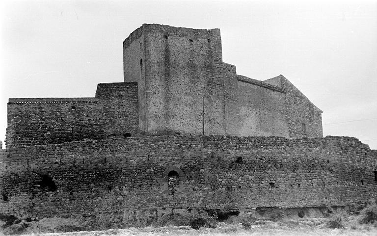 Vue d'ensemble du château et des remparts