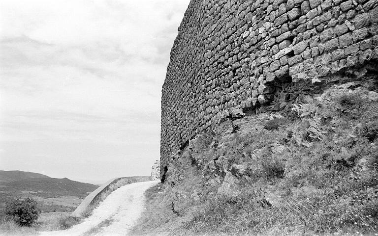 Mur d'enceinte vu de l'extérieur