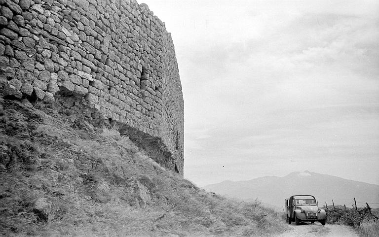 Mur d'enceinte vu de l'extérieur