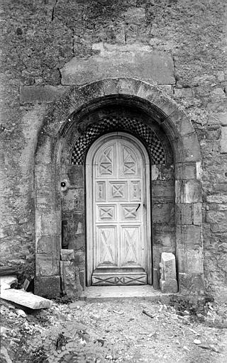 Porte avec arc en plein cintre