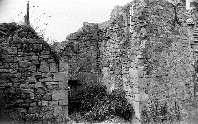 Emplacement de la porte et vue sur l'intérieur