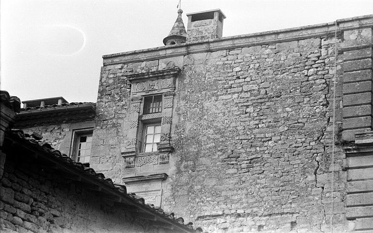 Mur de façade avec fenêtre Renaissance