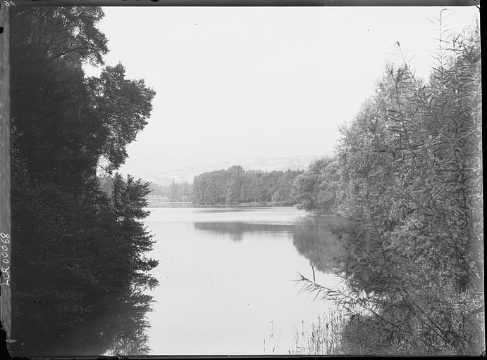 Le lac du parc de la Tête d'Or, coteau de la Croix-Rousse et Fourvière