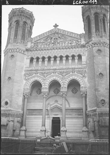 Portail de Fourvière, grande déformation. Ensemble ouest