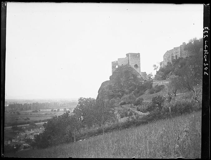 Ruines de Rochemaure et vallée du Rhône