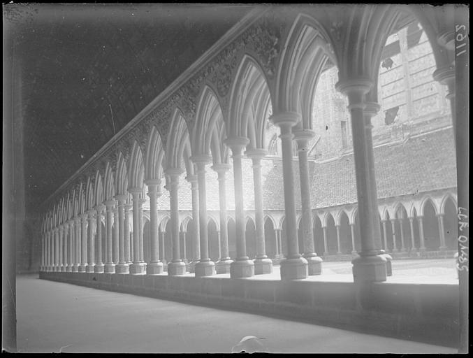 Le cloître vu d'une galerie