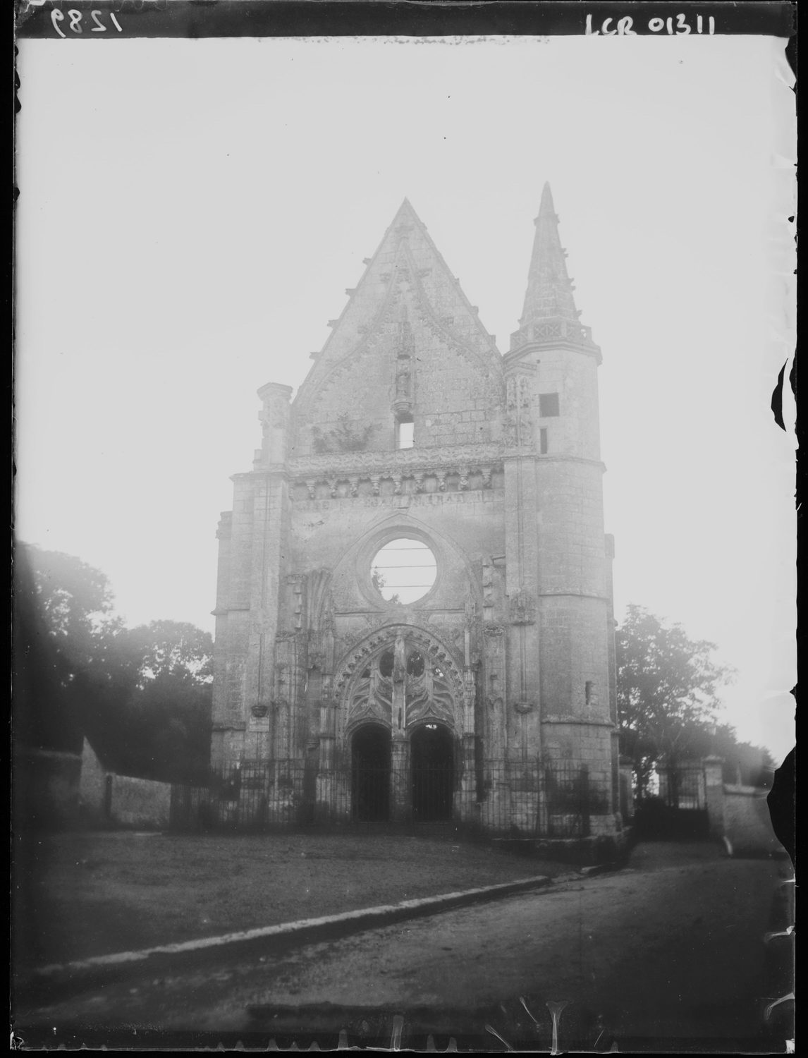 Ruines de la chapelle du cimetière. Ensemble ouest