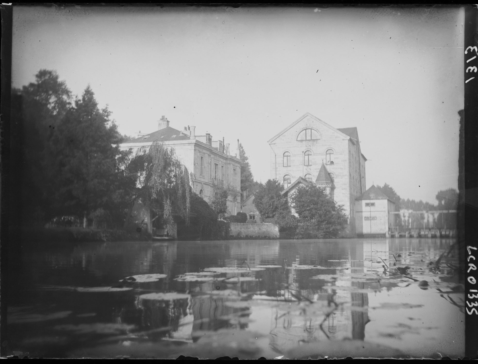 Vue depuis la rivière