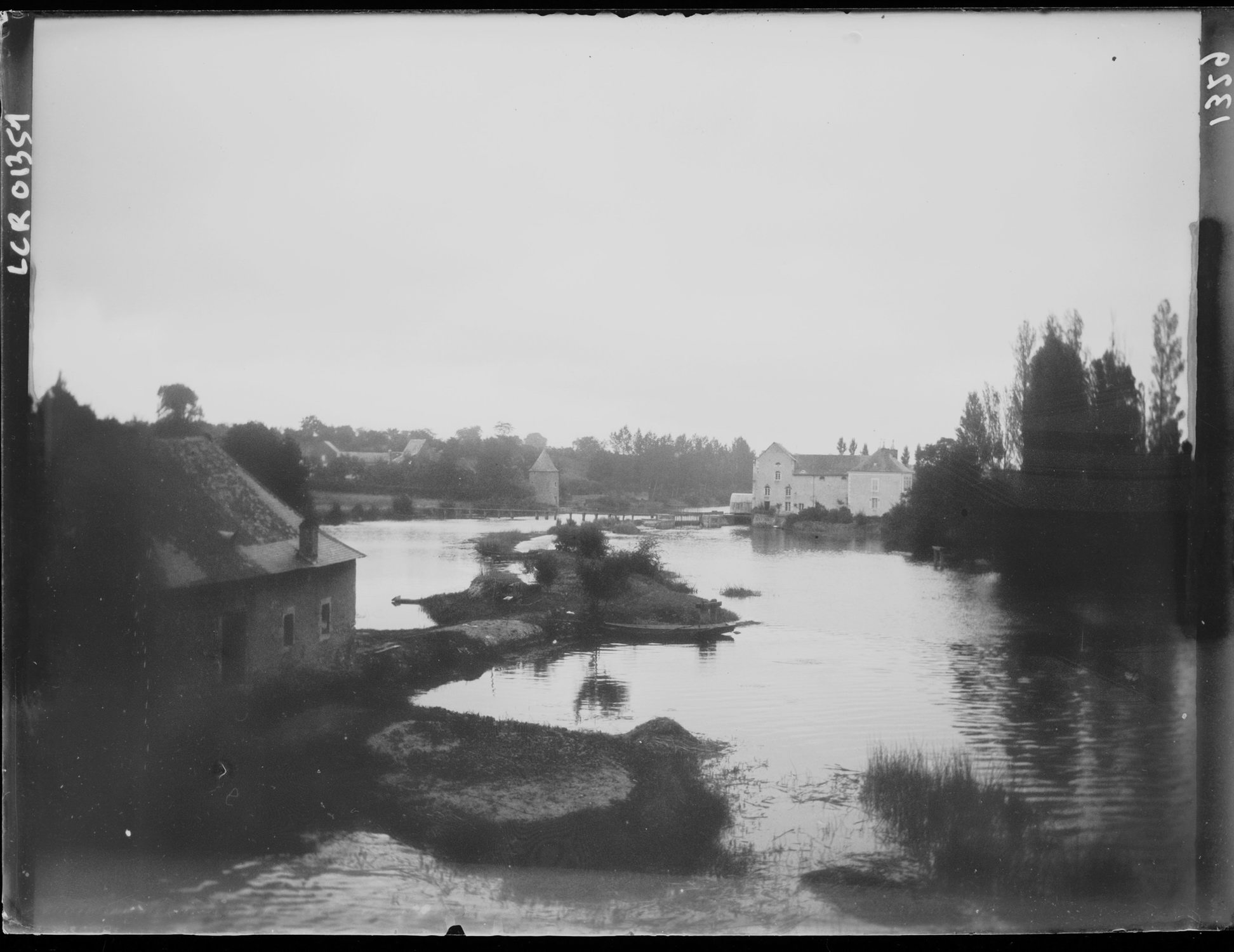 Barrage et moulins. Vue générale