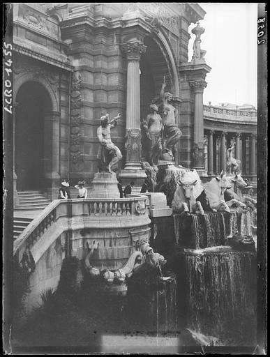 Les animaux : décor animalier du château d'eau