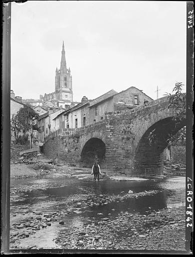 Ultimatum, le pont, l'église. Militaire à cheval