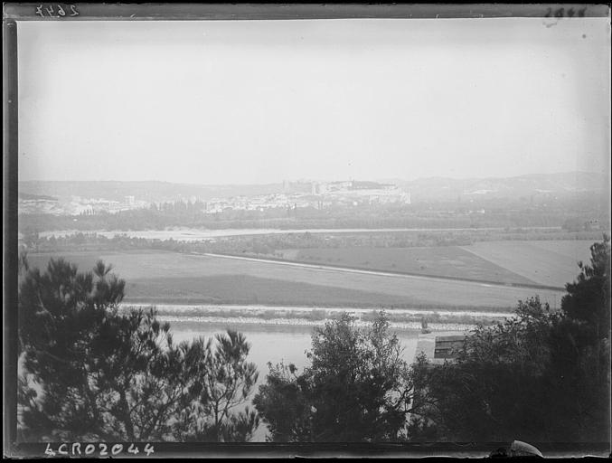Vue prise du Rocher des Doms : Villeneuve-lès-Avignon. Vue panoramique