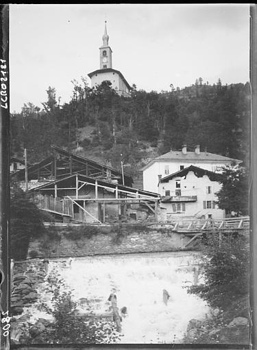 Vue depuis le bas du village