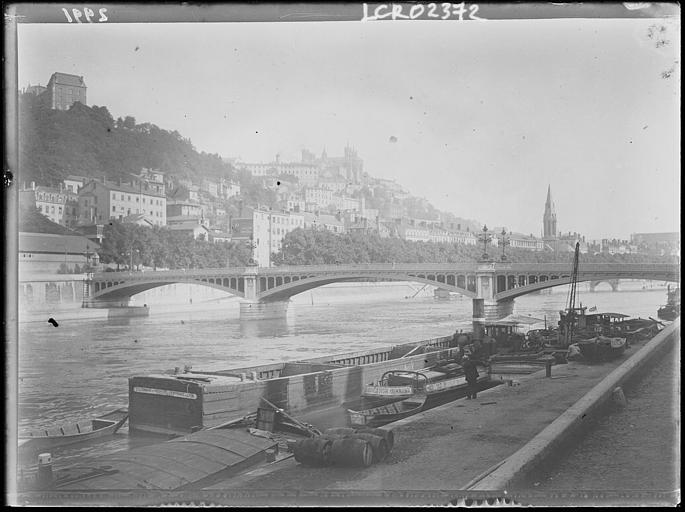 Le pont d'Ainay, Saint-Georges et Fourvière vus du quai de la rive droite