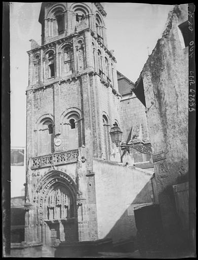 Ensemble ouest : clocher-porche