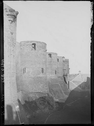 Façade septentrionale de la forteresse : vue extérieure