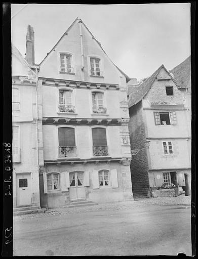 Vue d'ensemble : façade principale sur rue