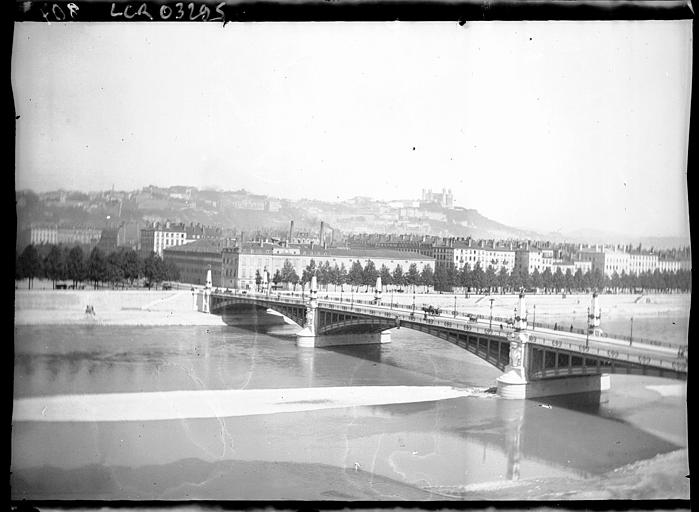 Pont du Midi et Fourvière à l'arrière-plan